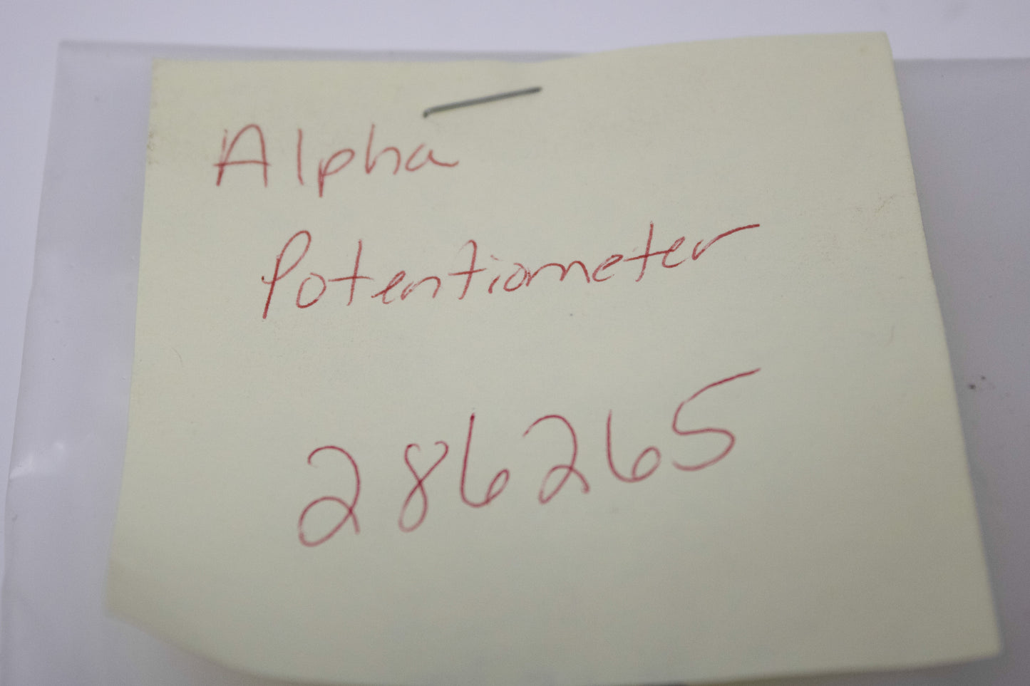 Alpha 24mm Rotary Potentiometer (286265) – 25kΩ Linear (B25K), Solid Shaft, Solder Lugs Pack of 5